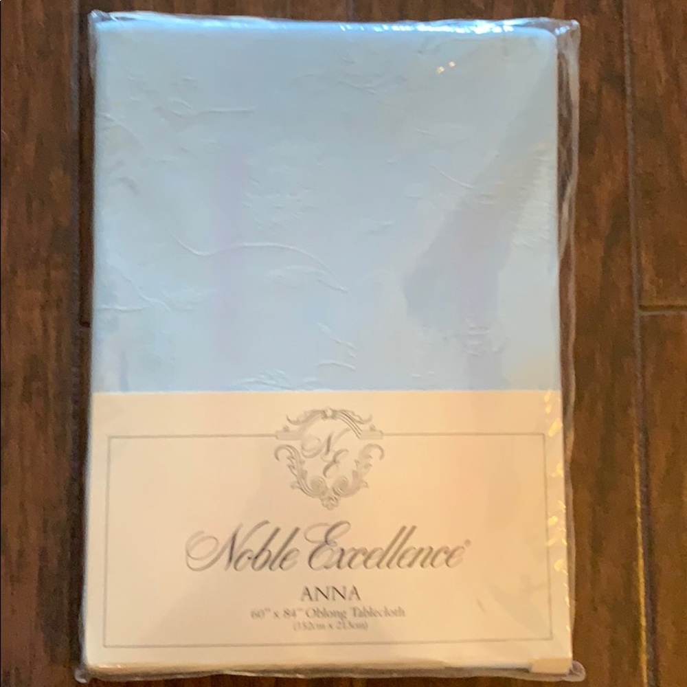 Noble Excellence Oblong Tablecloth